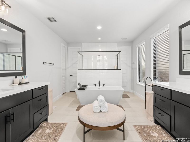 Furnished interior view inside a new home in Balcones Creek 70', Boerne (Image 38). Furnished interior view inside a new home in Balcones Creek 70', Boerne (Image 38).