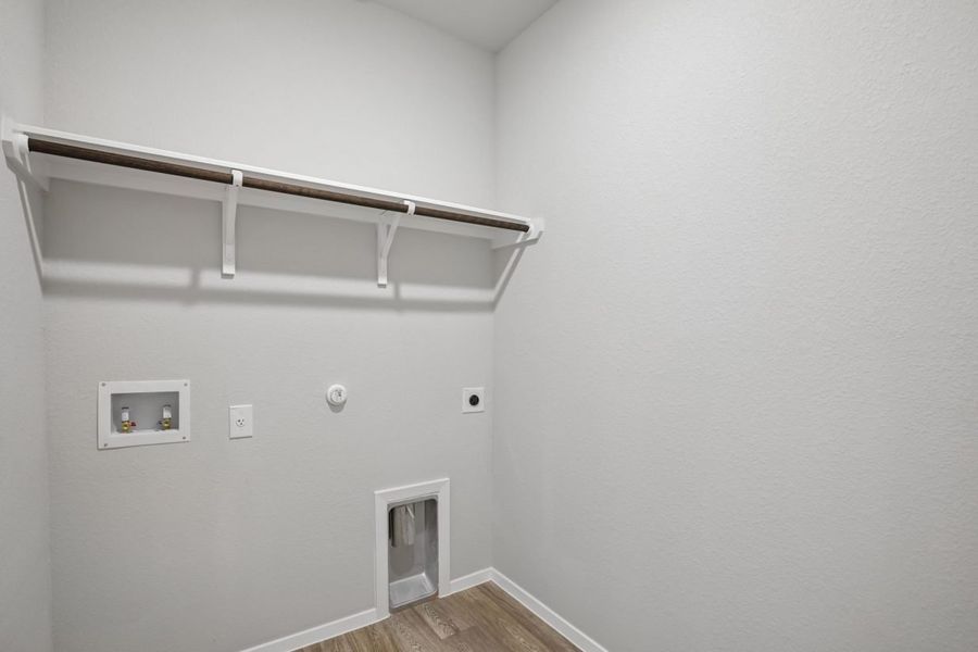 Spacious, unfurnished interior of a new home in Cloverleaf, Austin (Image 30).