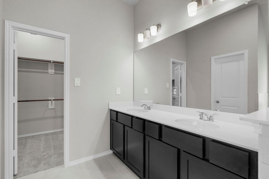 Furnished interior view inside a new home in The Highlands 45', Porter (Image 7).