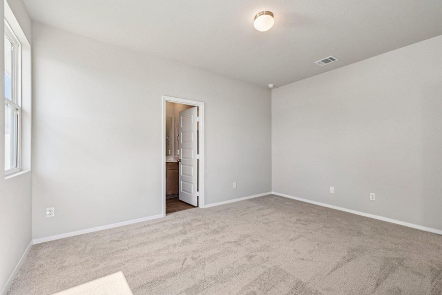 Spacious, unfurnished interior of a new home in Harvest Ridge, Elgin (Image 28).