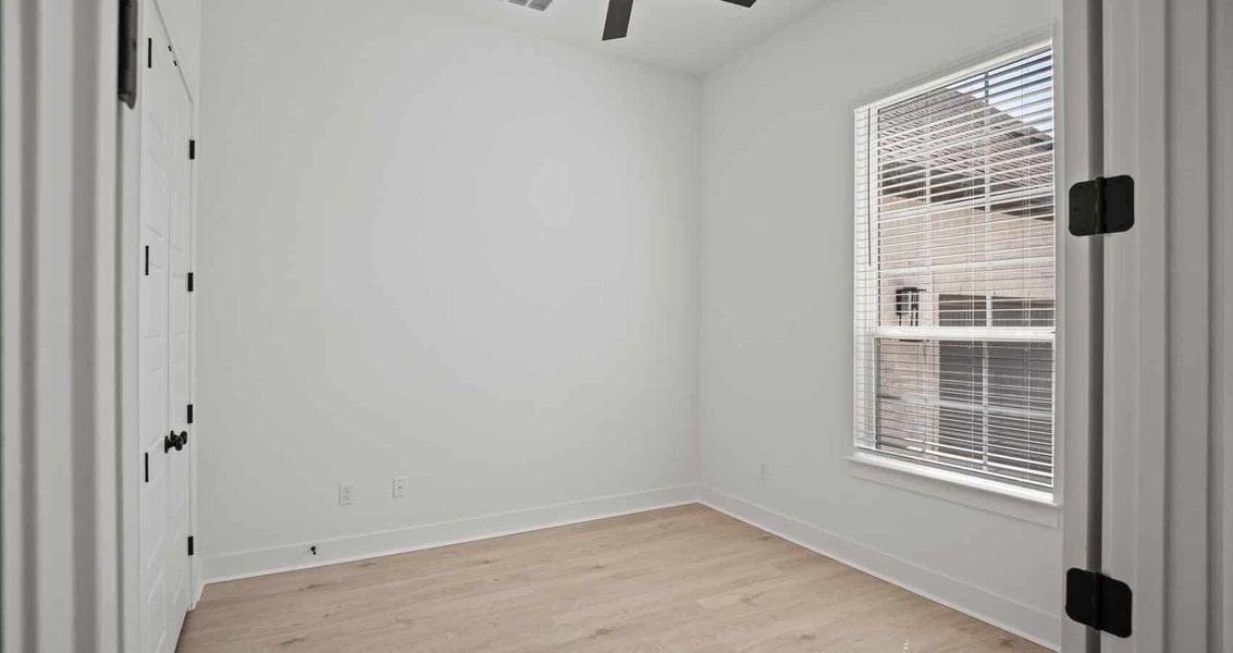 Spacious, unfurnished interior of a new home in Village at Three Oaks, Seguin (Image 14).