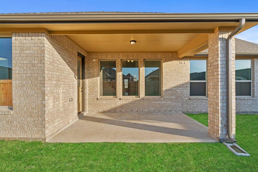 Exterior details and patio area of a home in Brookewater, Rosenberg (Image 3).