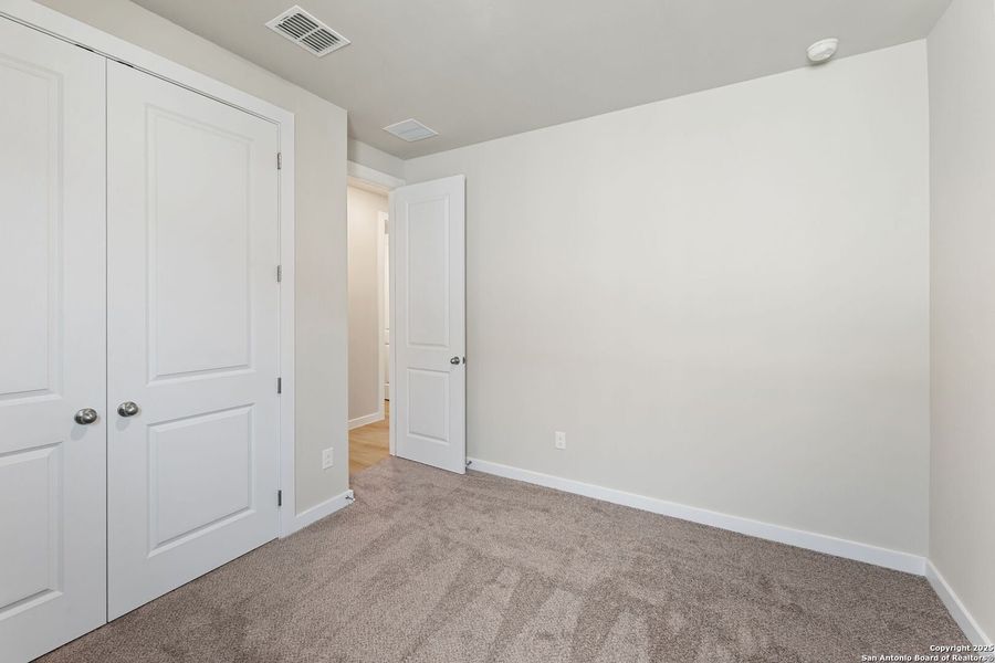 Spacious, unfurnished interior of a new home in Highland Ridge, New Braunfels (Image 15).