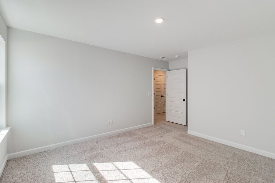 Spacious, unfurnished interior of a new home in Pebble Branch, Chapin (Image 42).