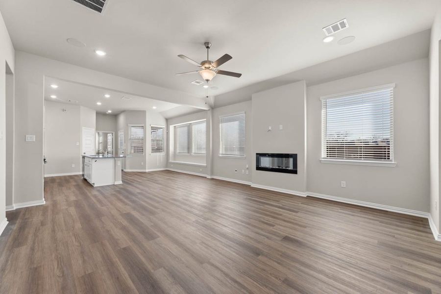 Spacious, unfurnished interior of a new home in Avondale, Fate (Image 16).