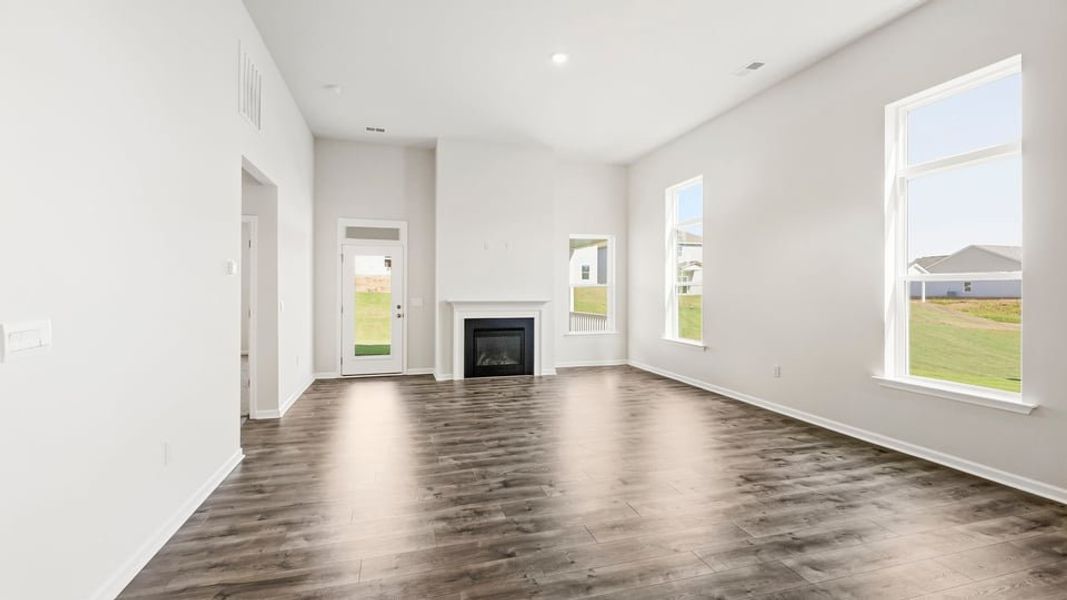 Spacious, unfurnished interior of a new home in Blue Ridge Trail, Fountain Inn (Image 18).