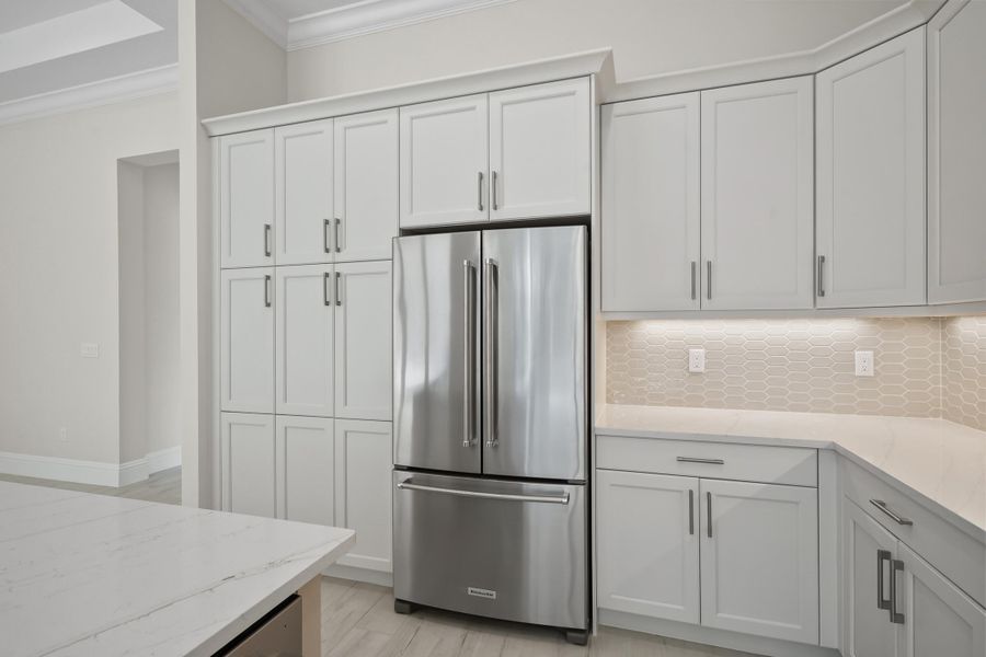 4232 Montagu Ave_Amaryllis_Lot 15_25