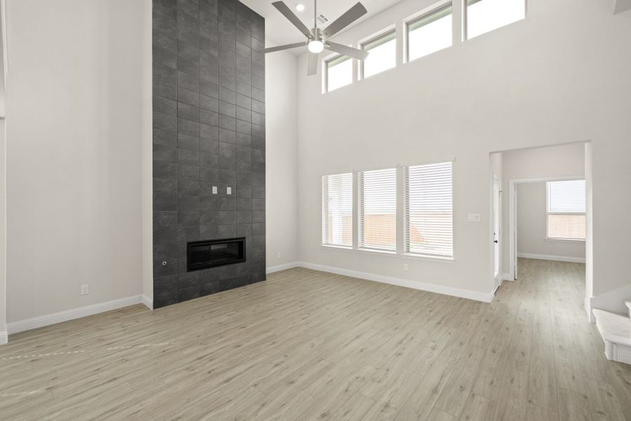 Spacious, unfurnished interior of a new home in Creekview Meadows, Pilot Point (Image 13).