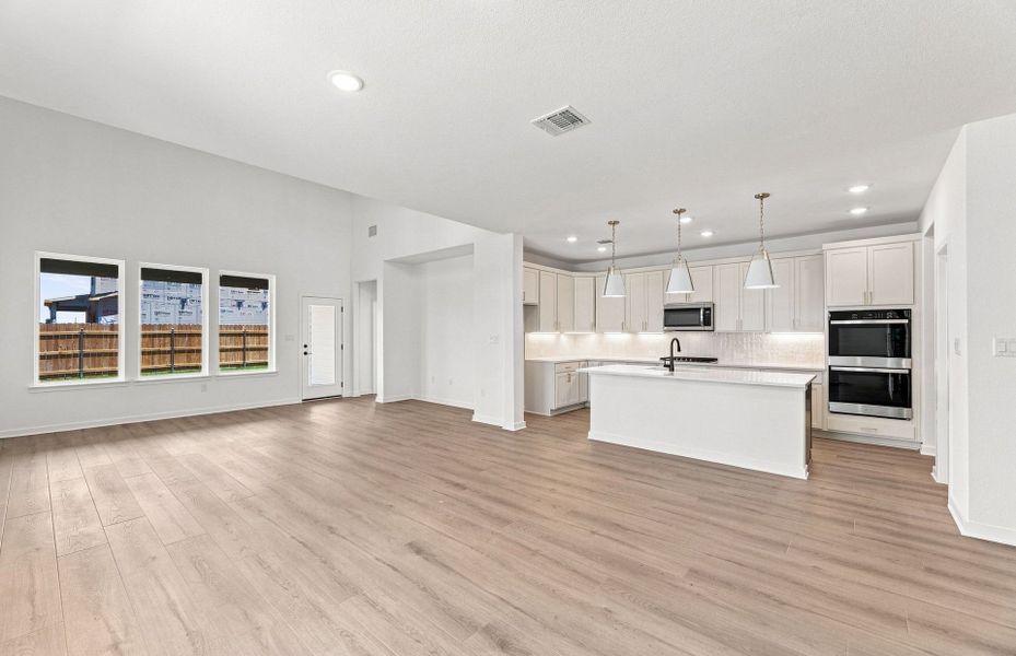 Spacious, unfurnished interior of a new home in Kuempel Farms, Pflugerville (Image 33).