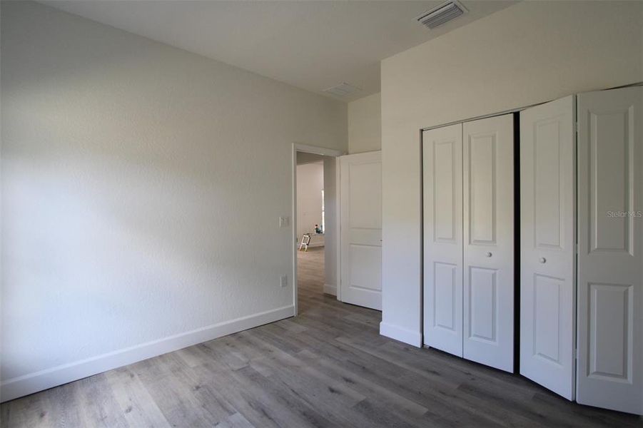 Spacious, unfurnished interior of a new home in , Citrus Springs (Image 6).