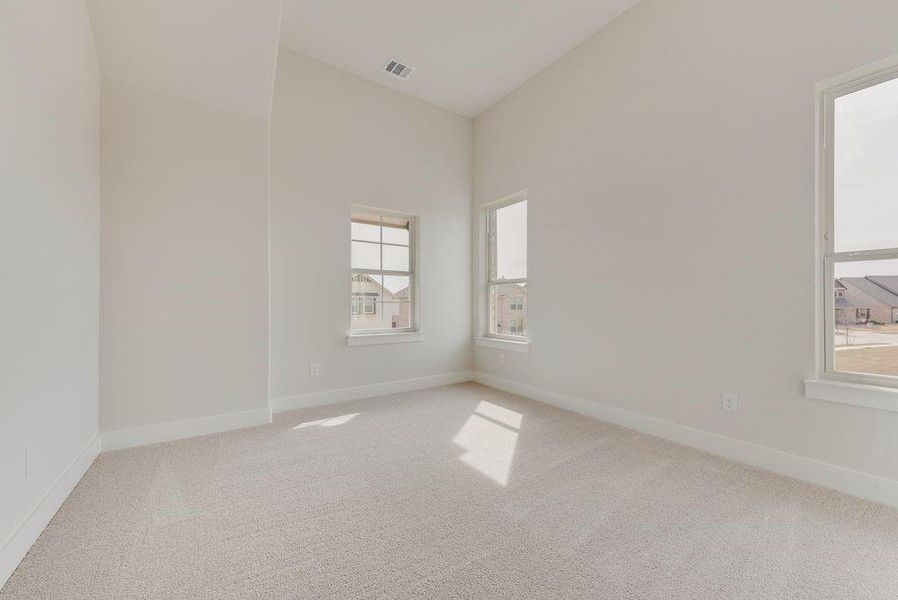 Spacious, unfurnished interior of a new home in Somerset Park, Rockwall (Image 30).