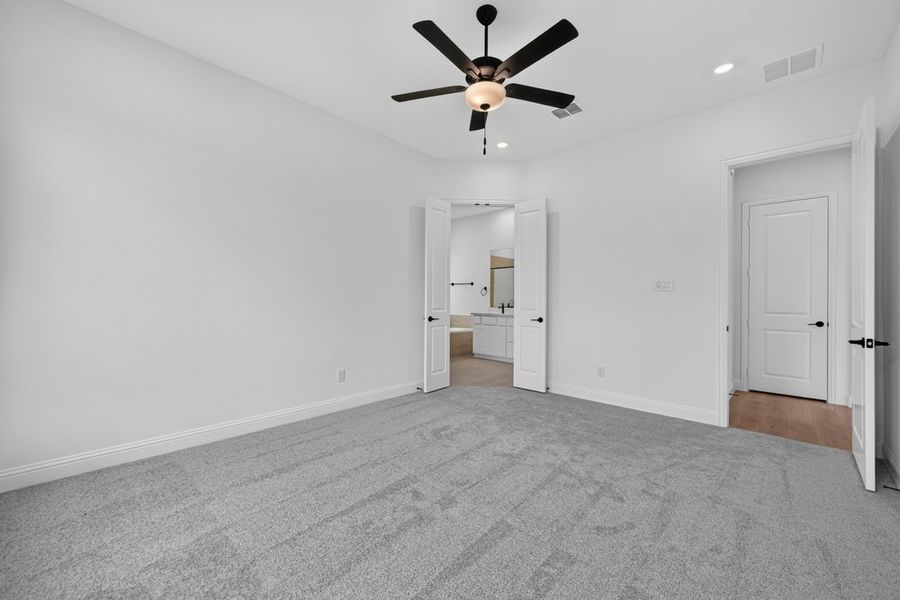 Spacious, unfurnished interior of a new home in Highland Lakes, McKinney (Image 18).