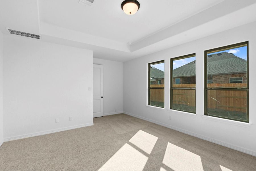 Spacious, unfurnished interior of a new home in Sunterra Lakes, Brookshire (Image 22).