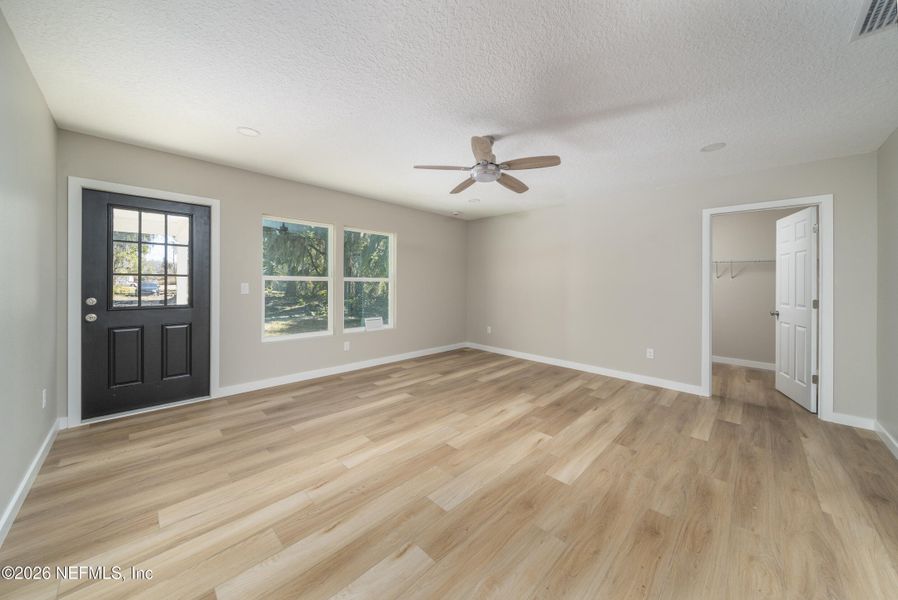 Spacious, unfurnished interior of a new home in , Palatka (Image 23).