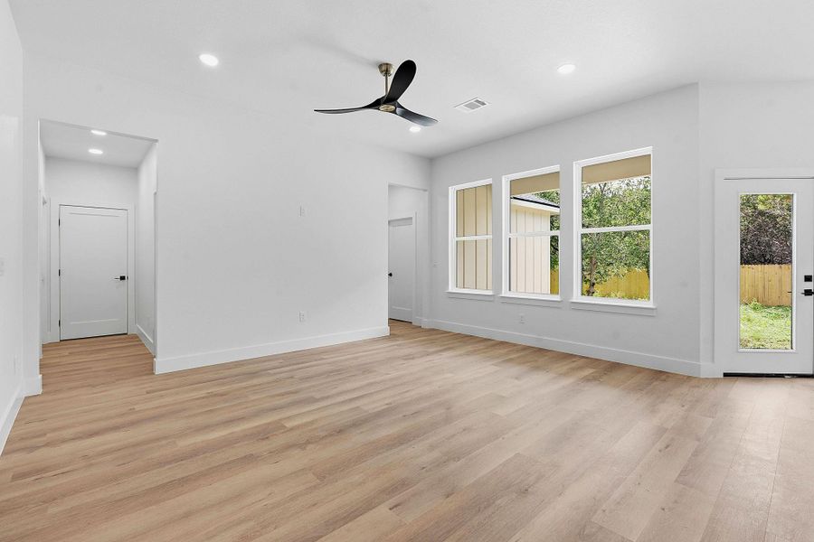 Spacious, unfurnished interior of a new home in , Wimberley (Image 16).