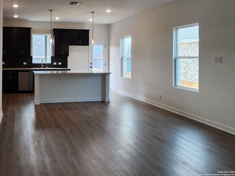 Spacious, unfurnished interior of a new home in Arcadia Ridge, San Antonio (Image 24).
