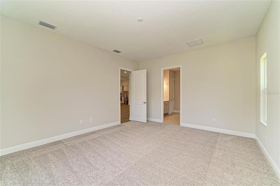 Spacious, unfurnished interior of a new home in Crestwood Estates, Valrico (Image 28).