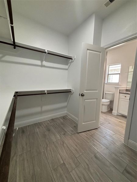 Spacious, unfurnished interior of a new home in , La Porte (Image 15).