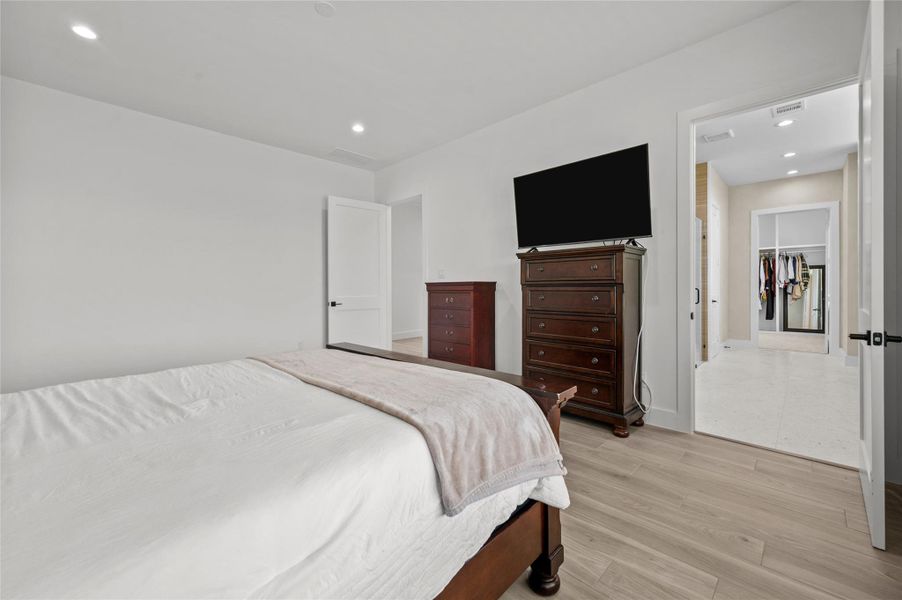 Furnished interior view inside a new home in , Baytown (Image 17).