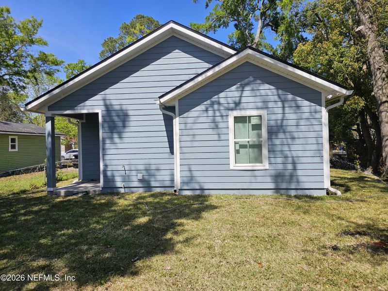 Exterior details and patio area of a home in , Jacksonville (Image 15).
