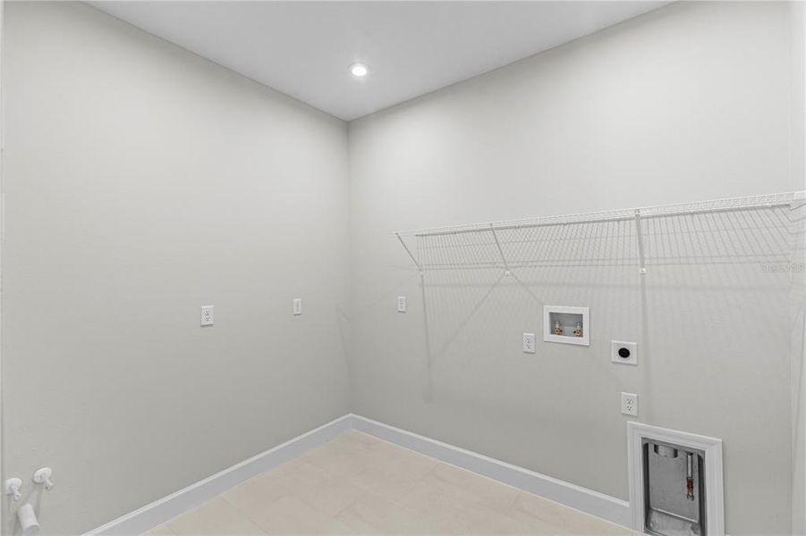 Spacious, unfurnished interior of a new home in Cresswind at Hammock Oaks, Lady Lake (Image 27).