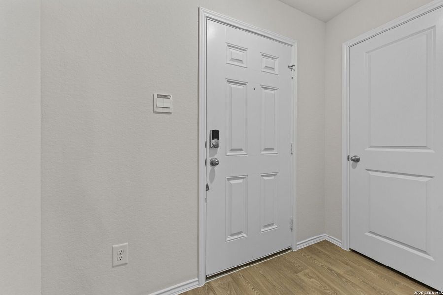 Spacious, unfurnished interior of a new home in Spring Valley, New Braunfels (Image 22).