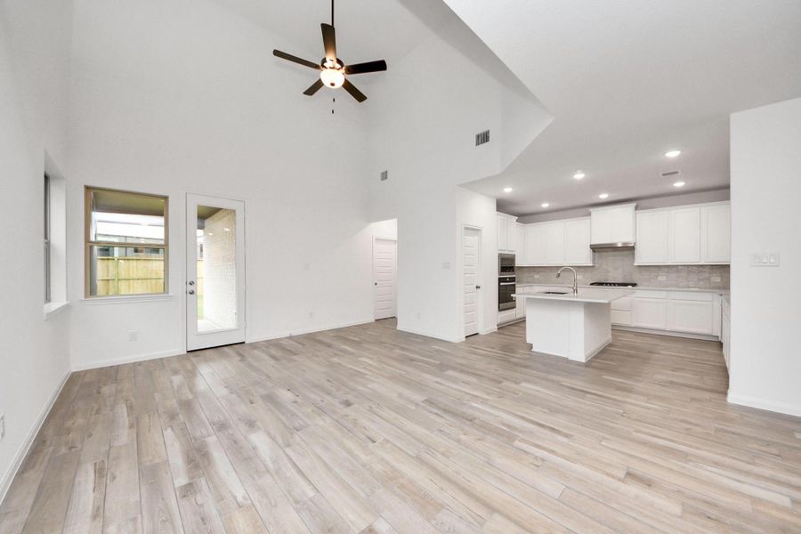 Spacious, unfurnished interior of a new home in Elyson, Katy (Image 41).