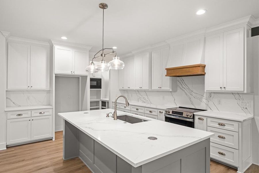Furnished interior view inside a new home in , Grand Saline (Image 11).