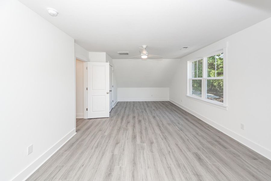 Spacious, unfurnished interior of a new home in , North Charleston (Image 25).