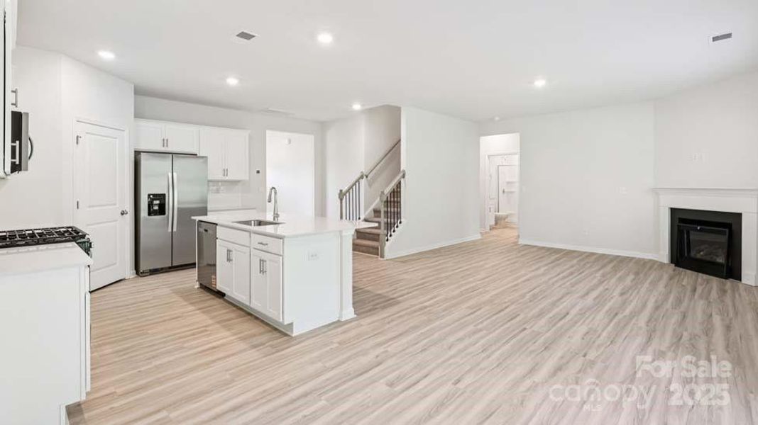 Spacious, unfurnished interior of a new home in Wallace Springs, Statesville (Image 11).