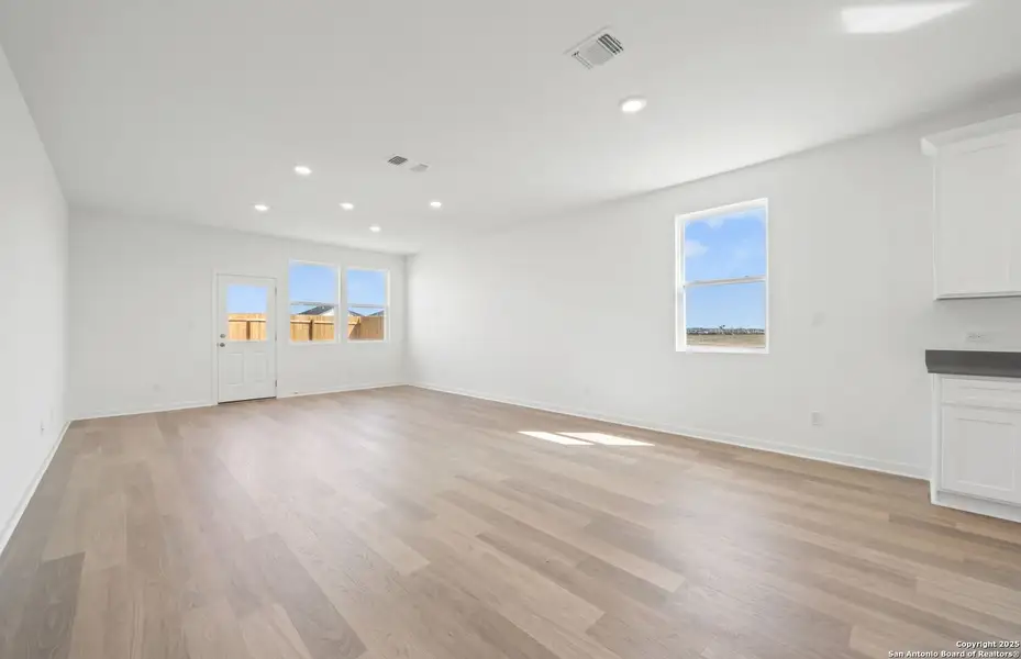 Spacious, unfurnished interior of a new home in Alto, San Marcos (Image 7). Spacious, unfurnished interior of a new home in Alto, San Marcos (Image 7).
