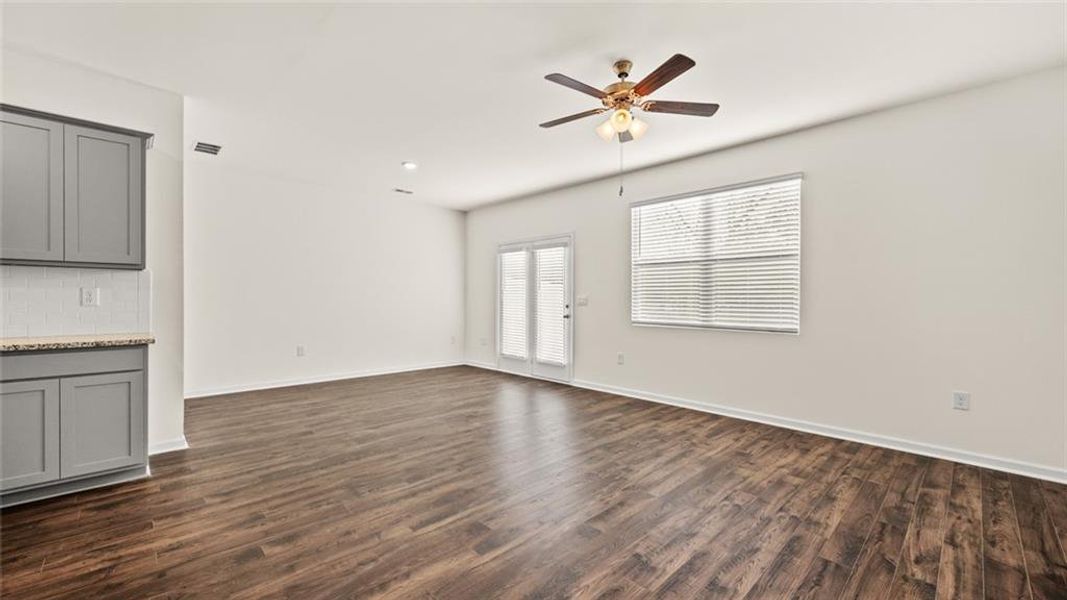 Spacious, unfurnished interior of a new home in Inverness at Sugarloaf, Lawrenceville (Image 19).