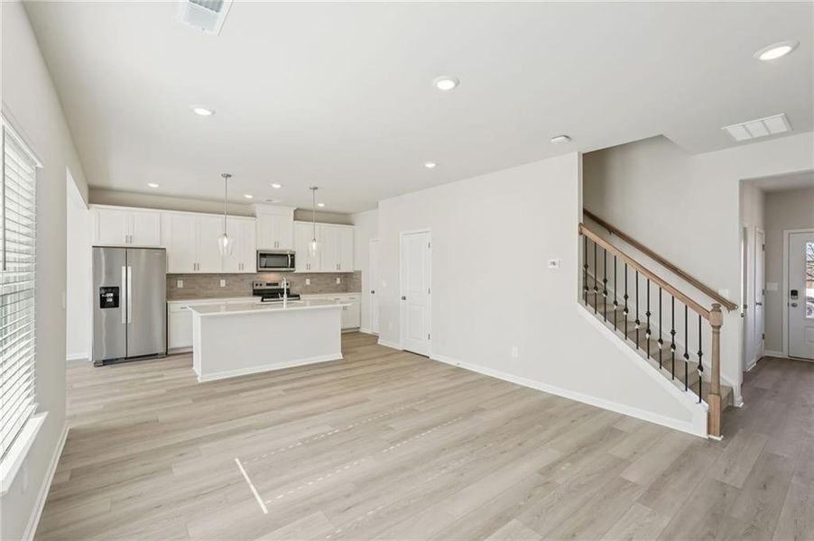 Spacious, unfurnished interior of a new home in Hawthorne Station, College Park (Image 40).