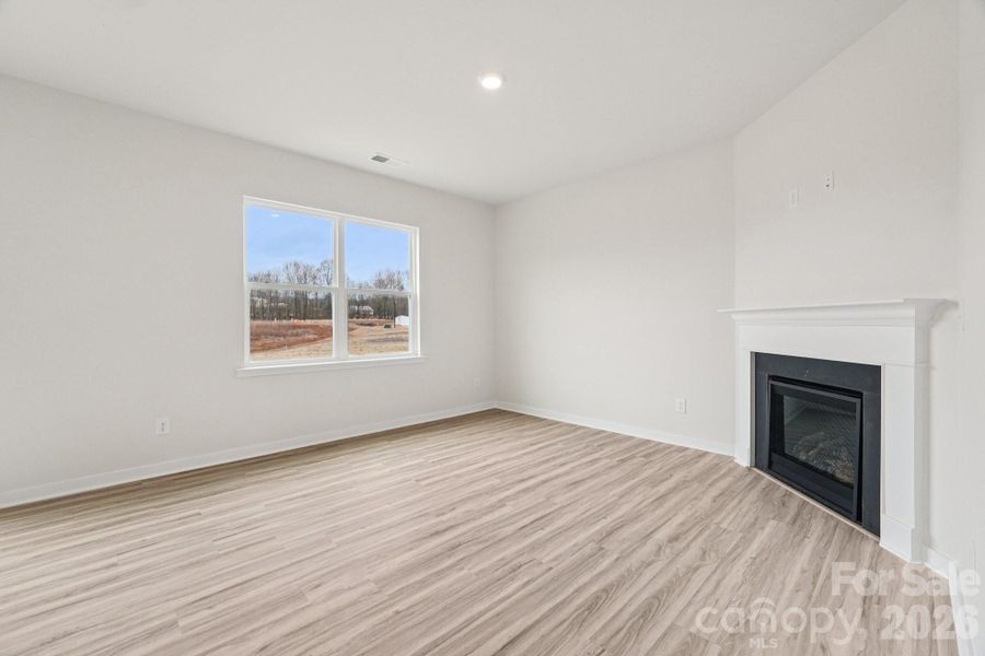 Spacious, unfurnished interior of a new home in Clark Creek Landing, Lincolnton (Image 9).