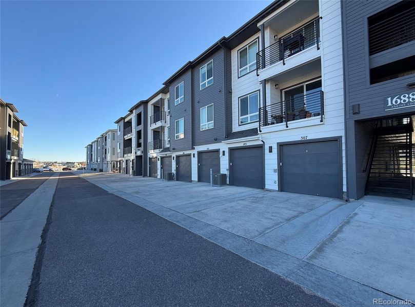 Condo located in Parker, CO showcasing its design and architecture (Image 5). Condo located in Parker, CO showcasing its design and architecture (Image 5).