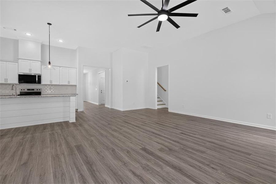 Spacious, unfurnished interior of a new home in , Athens (Image 29).