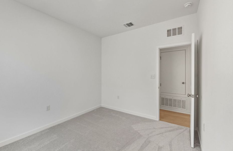 Spacious, unfurnished interior of a new home in Larson Crossing, Elgin (Image 14).