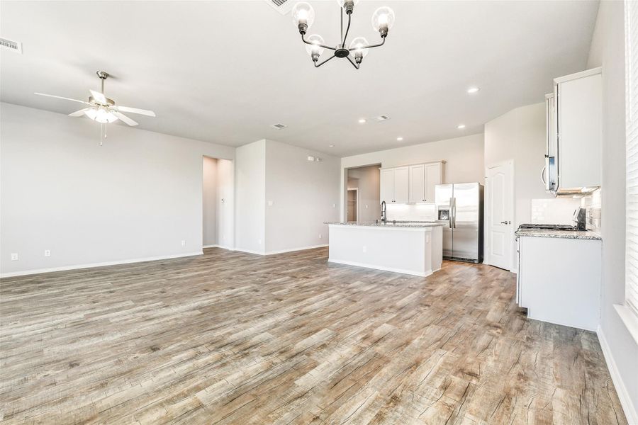 Spacious, unfurnished interior of a new home in Lago Mar 40' at Lago Mar, Texas City (Image 24). Spacious, unfurnished interior of a new home in Lago Mar 40' at Lago Mar, Texas City (Image 24).