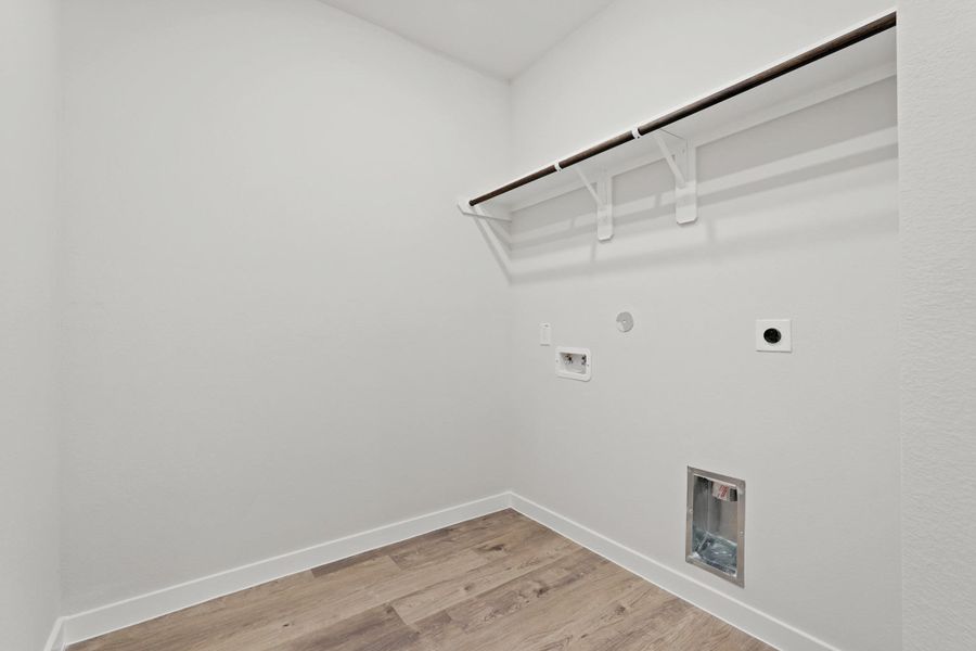 Spacious, unfurnished interior of a new home in Woodshore, Clute (Image 16).