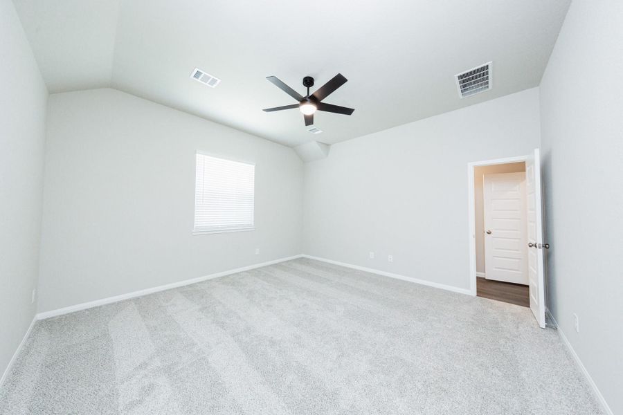 Spacious, unfurnished interior of a new home in River's Edge, Conroe (Image 13). Spacious, unfurnished interior of a new home in River's Edge, Conroe (Image 13).