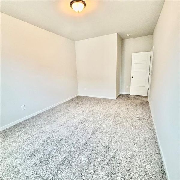 Spacious, unfurnished interior of a new home in Rosewood Lake Estates, Hoschton (Image 27).