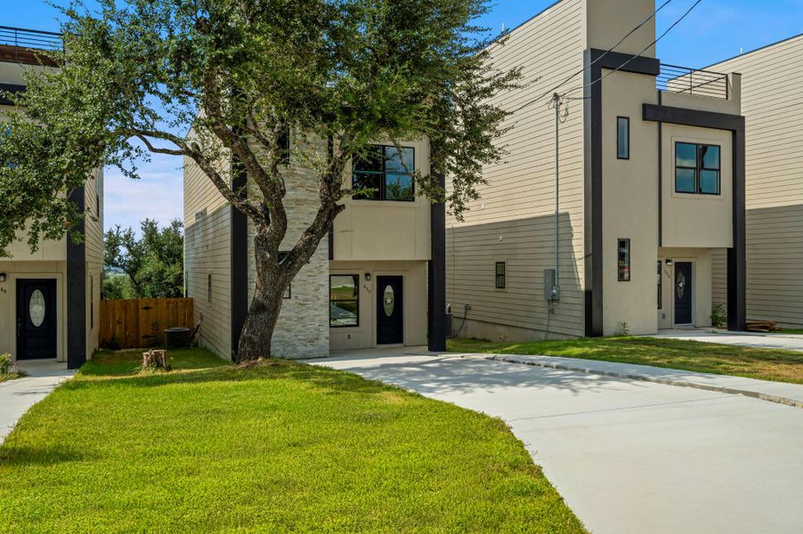 Contemporary house featuring stucco siding and a front yard