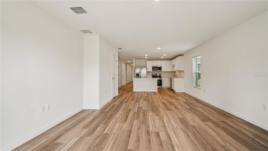 Spacious, unfurnished interior of a new home in Somerset Bay, Spring Hill (Image 20).