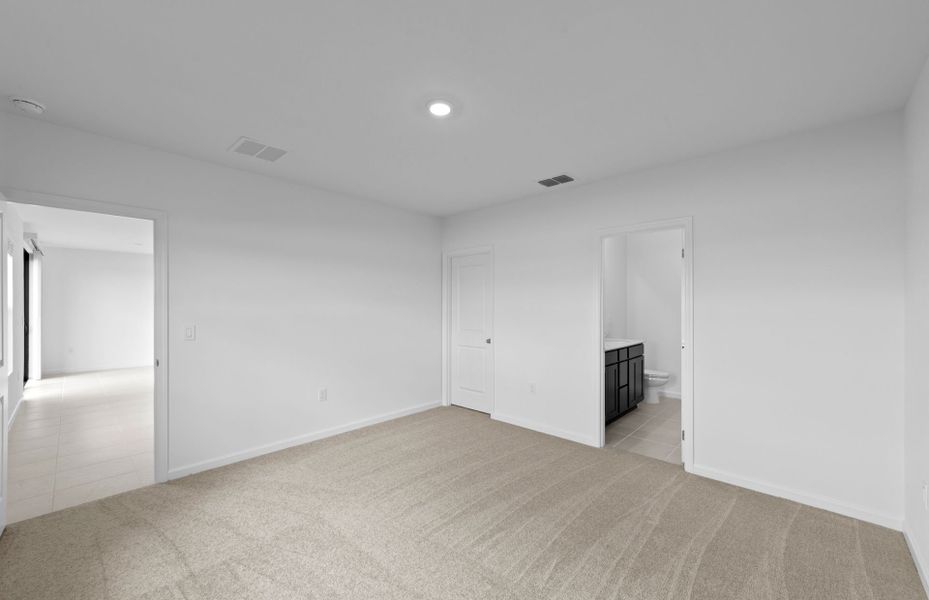 Spacious, unfurnished interior of a new home in Caloosa Cove, Labelle (Image 14).