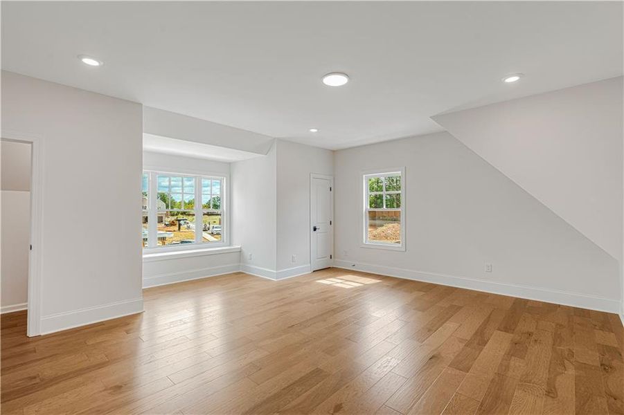 Spacious, unfurnished interior of a new home in Bellwyn, Johns Creek (Image 49).