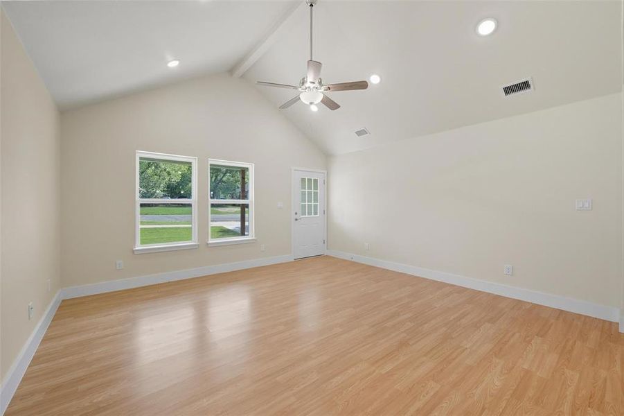 Spacious, unfurnished interior of a new home in , Denison (Image 18).