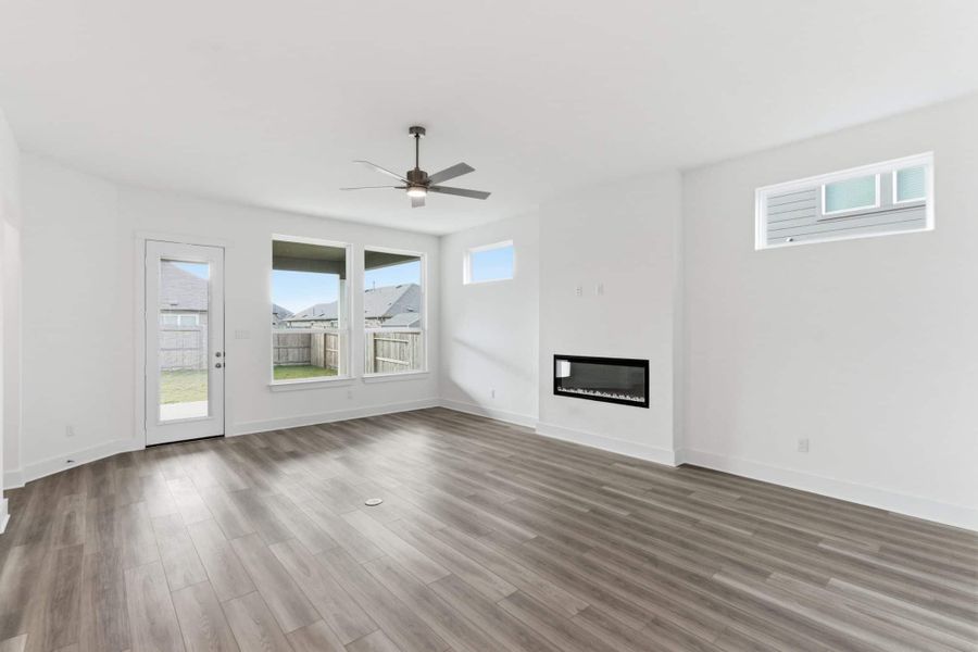 Spacious, unfurnished interior of a new home in Buffalo Crossing, Cibolo (Image 21).