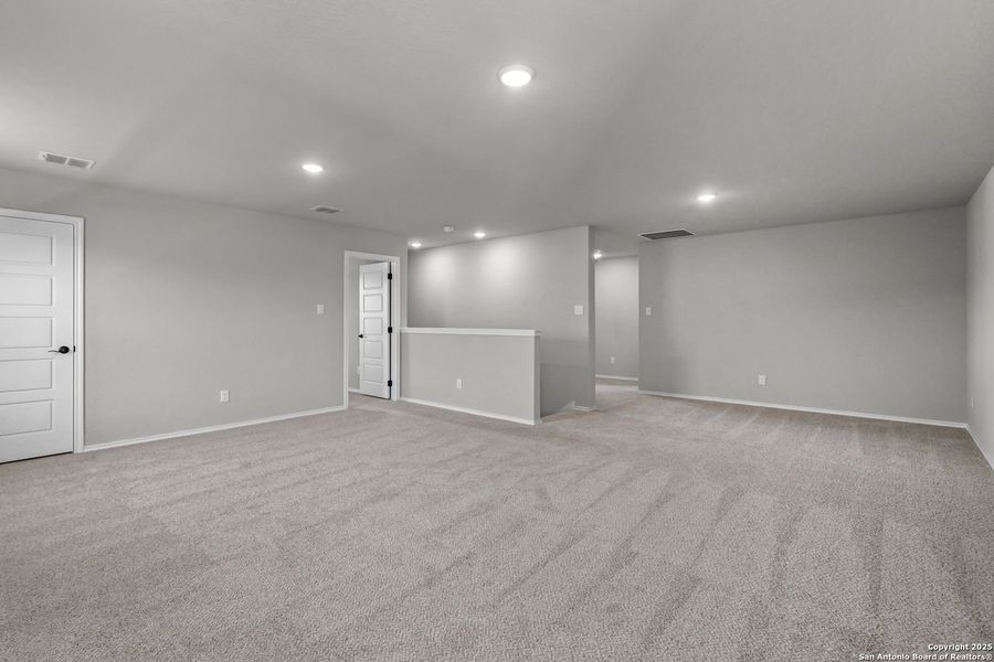 Spacious, unfurnished interior of a new home in Comanche Ridge, San Antonio (Image 40). Spacious, unfurnished interior of a new home in Comanche Ridge, San Antonio (Image 40).