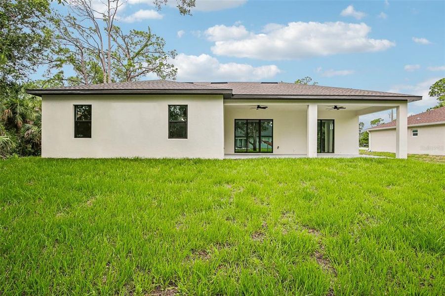 Exterior details and patio area of a home in , North Port (Image 4).