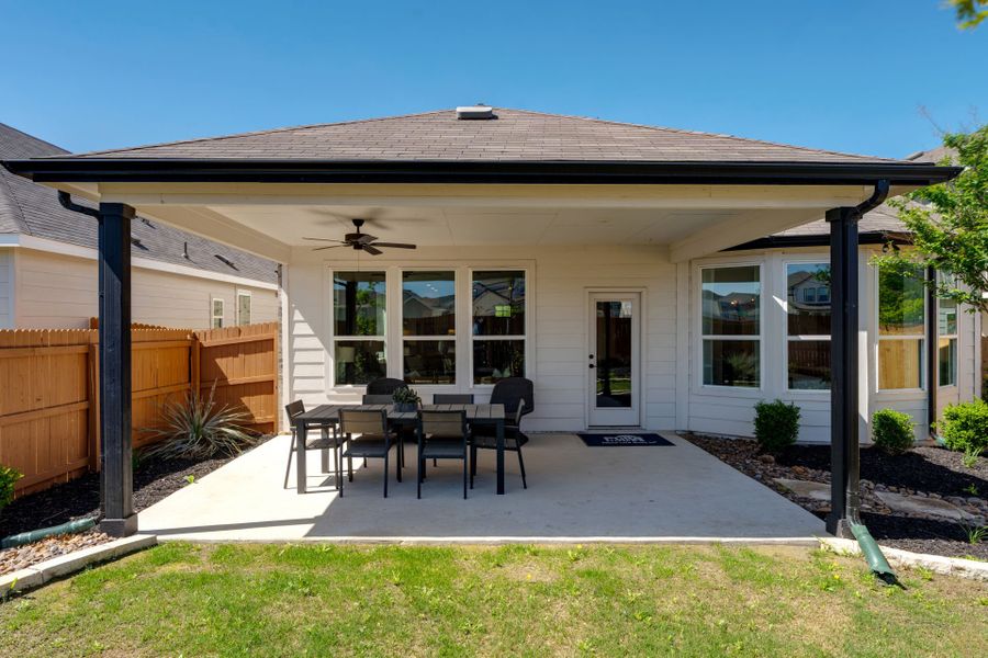 Representative exterior details of a home built from the Hamilton by Pulte Homes in Lily Springs, Seguin (Image 3).